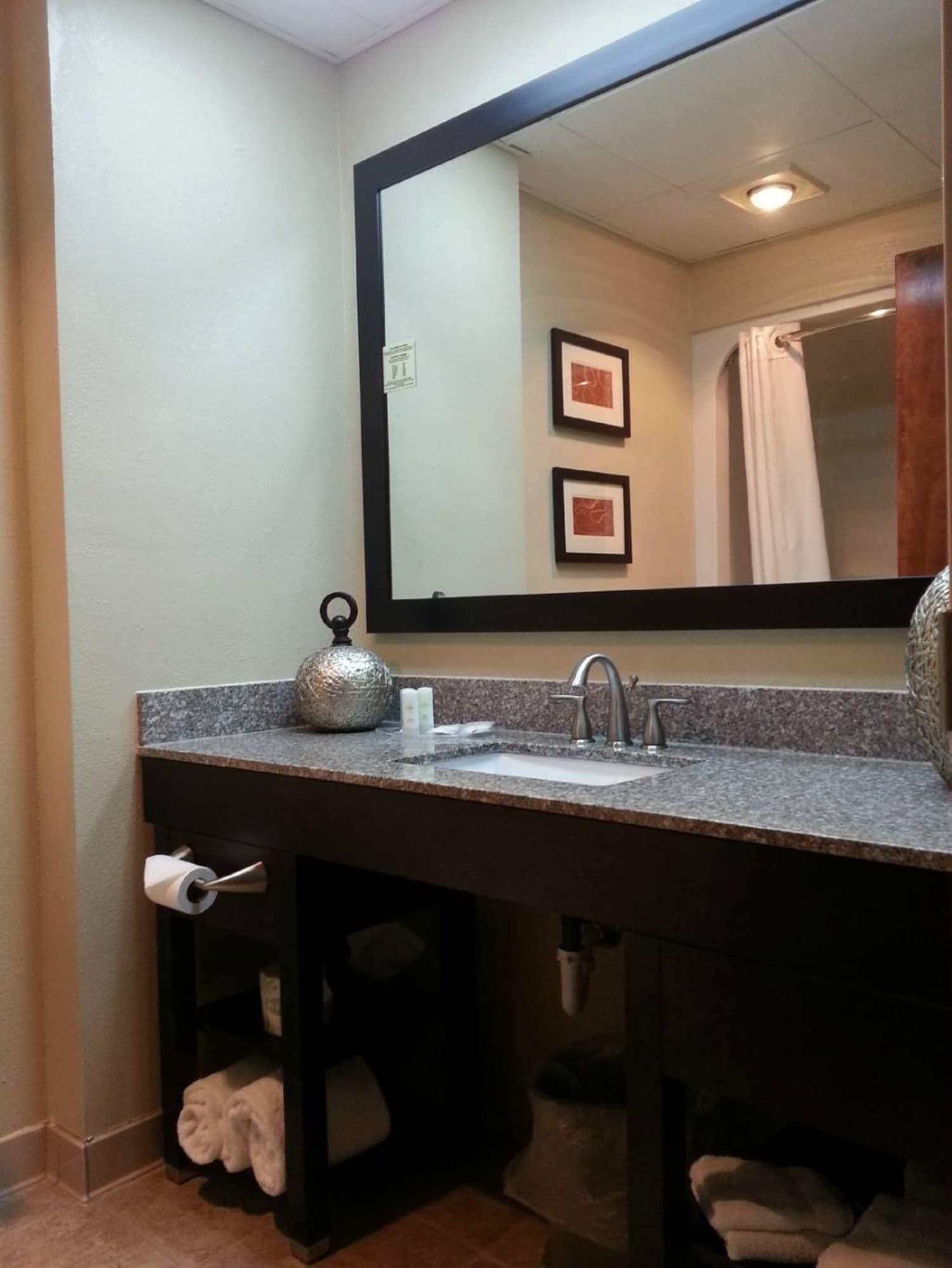 Comfort Suites Lebanon Bagian luar foto