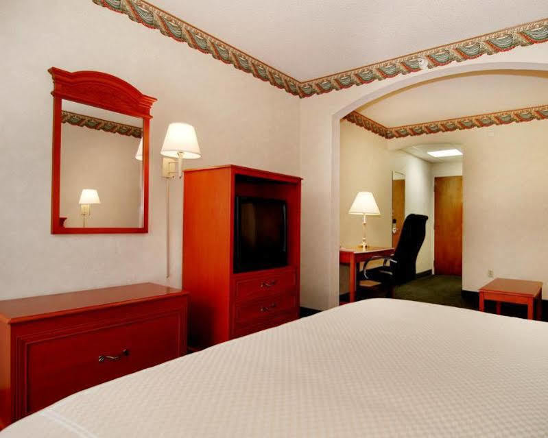 Comfort Suites Lebanon Bagian luar foto