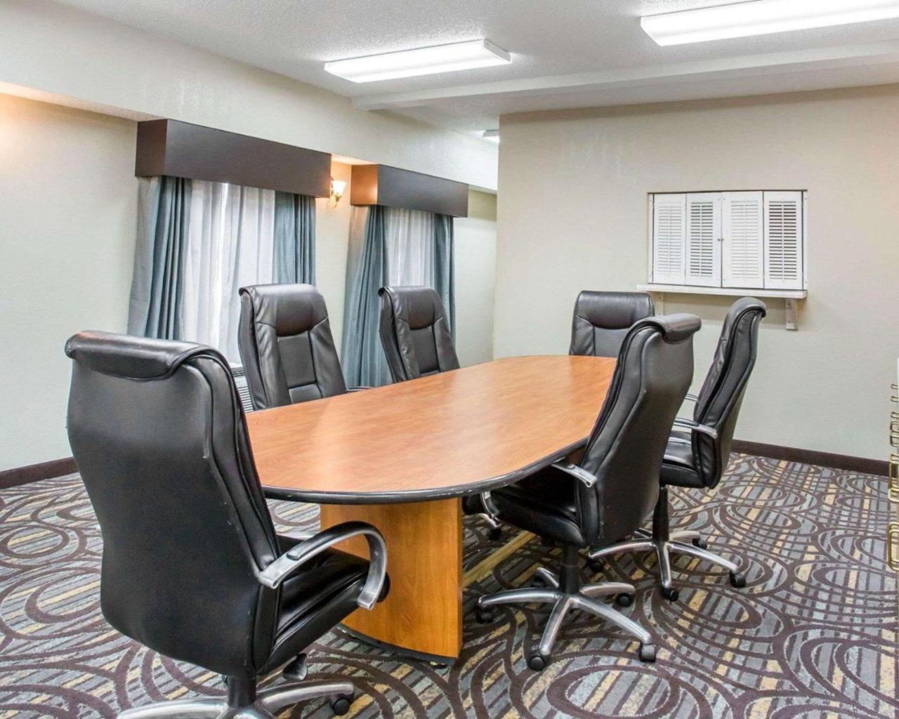 Comfort Suites Lebanon Bagian luar foto