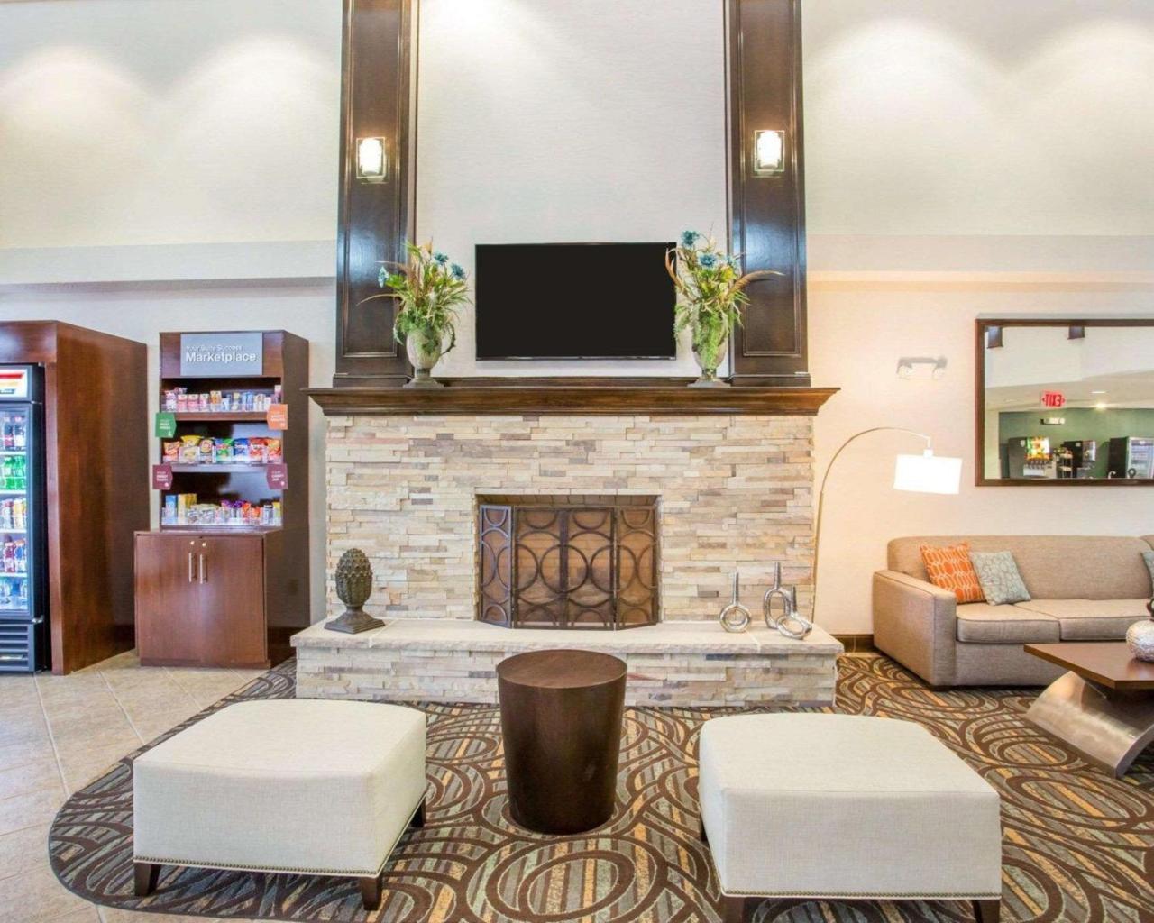 Comfort Suites Lebanon Bagian luar foto
