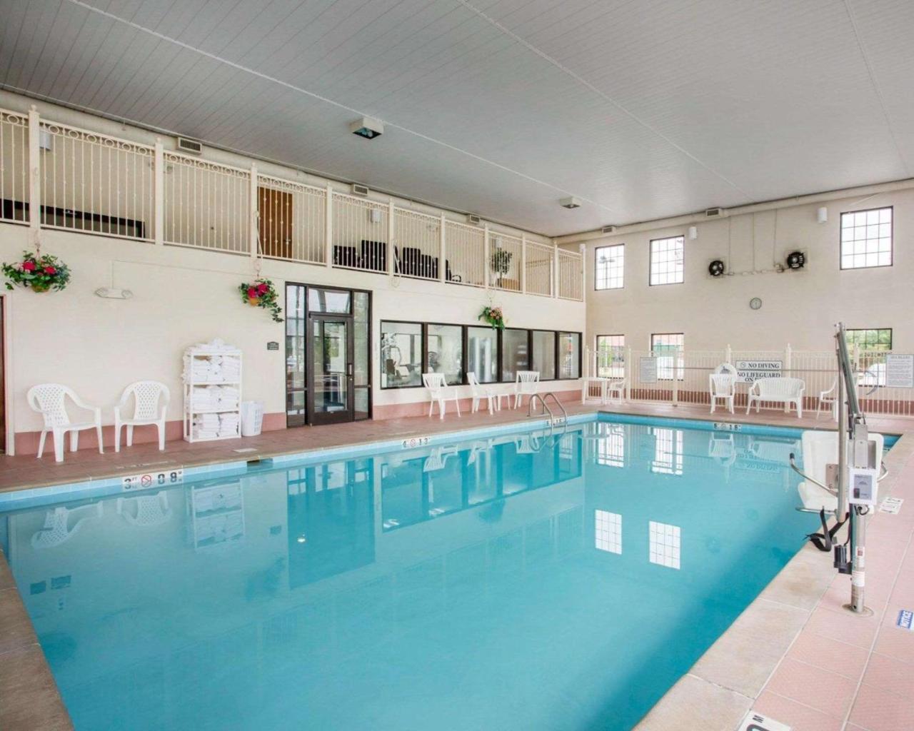 Comfort Suites Lebanon Bagian luar foto