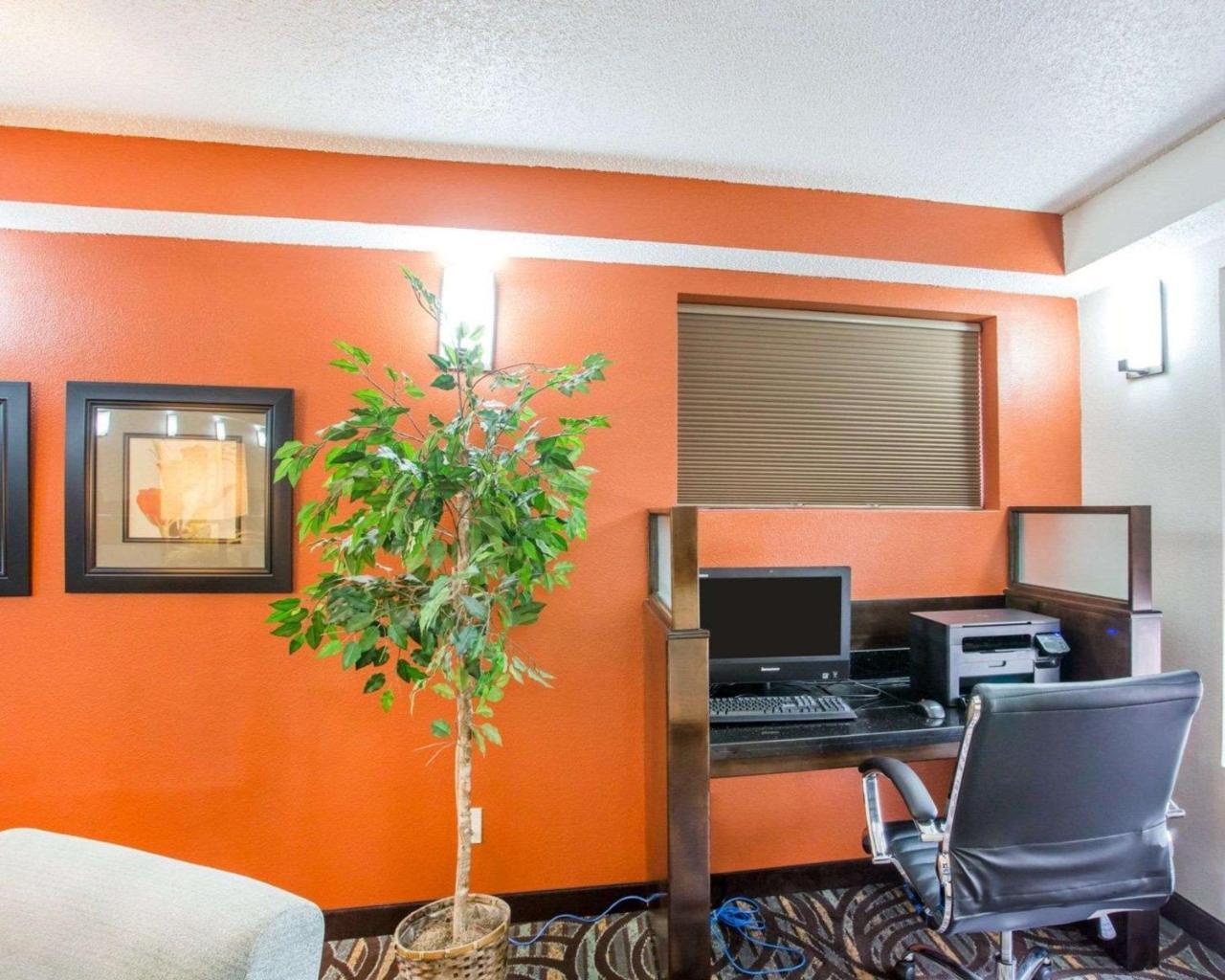 Comfort Suites Lebanon Bagian luar foto