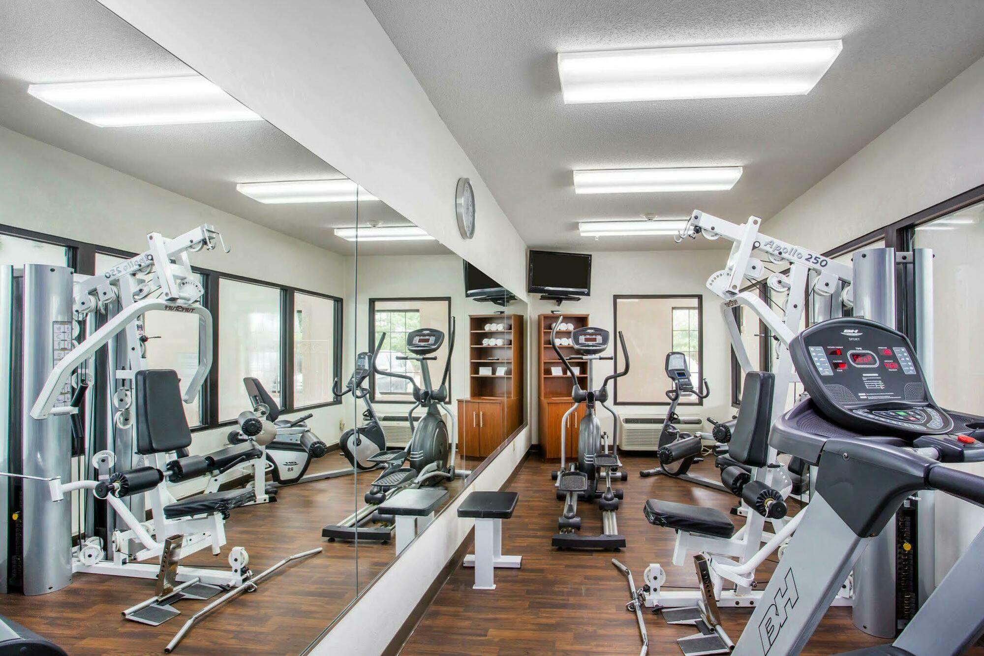 Comfort Suites Lebanon Bagian luar foto