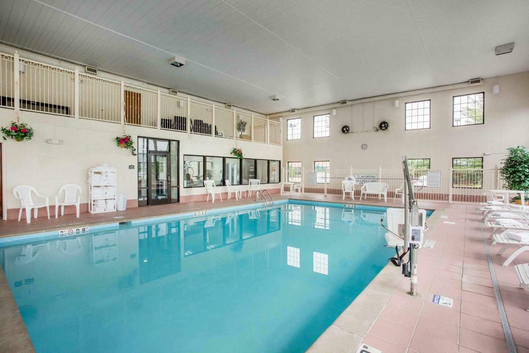 Comfort Suites Lebanon Bagian luar foto